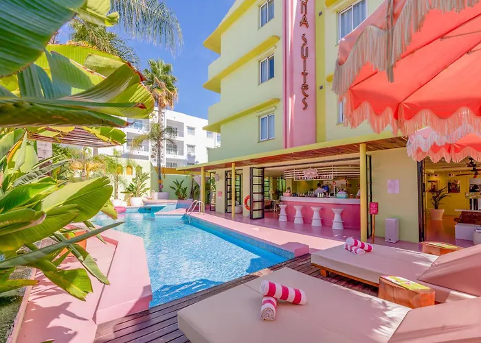 Luxury Hotels in Playa d'en Bossa near Dalt Vila